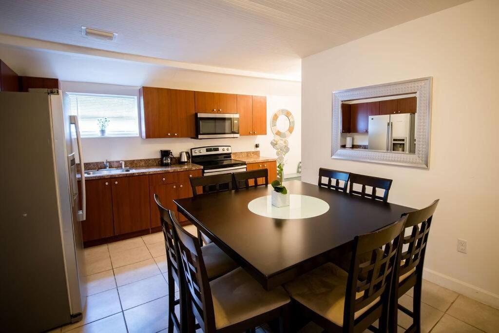 3 Bedroom Miami Home 15 Minutes To The Beach Εξωτερικό φωτογραφία