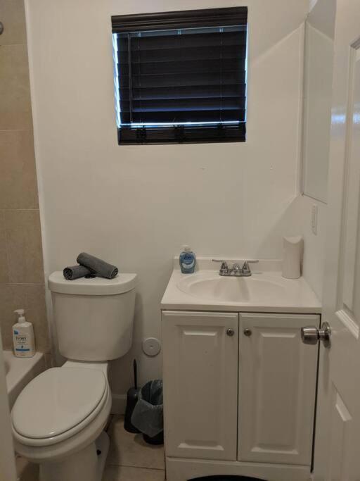 3 Bedroom Miami Home 15 Minutes To The Beach Εξωτερικό φωτογραφία